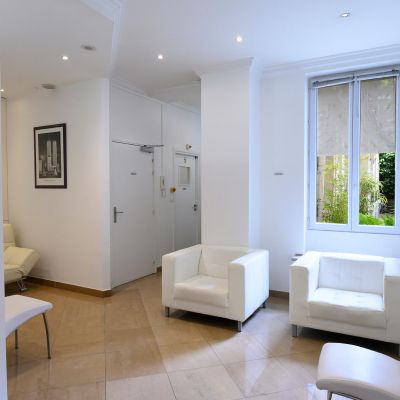 Vivez une expérience de soins dentaires optimale dans une ambiance zen à la Clinique ADP, près de l'Institut Pasteur à Paris.